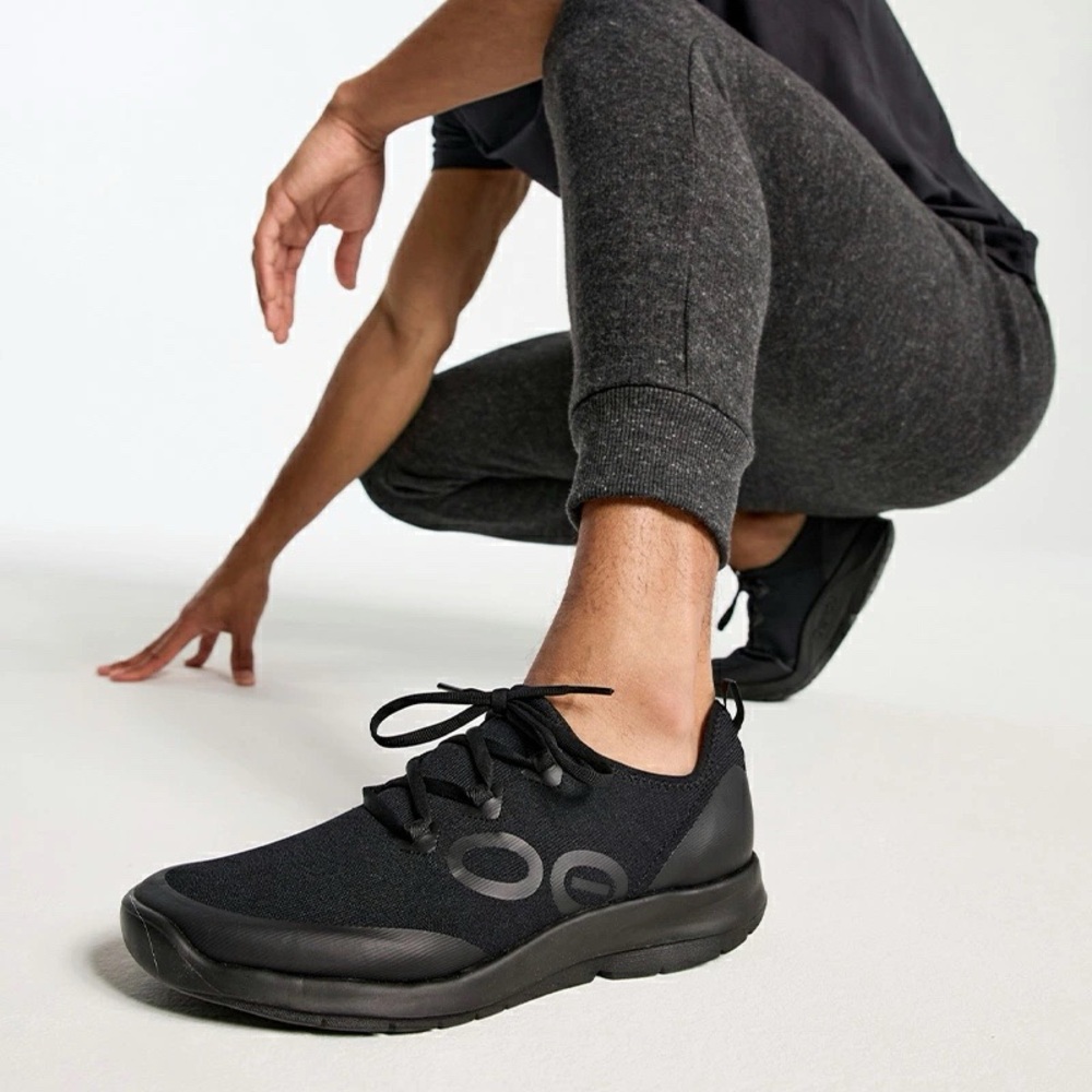 OOFOS OOMG MEN'S SPORT LOW SHOE - BLACK Sz 10.5